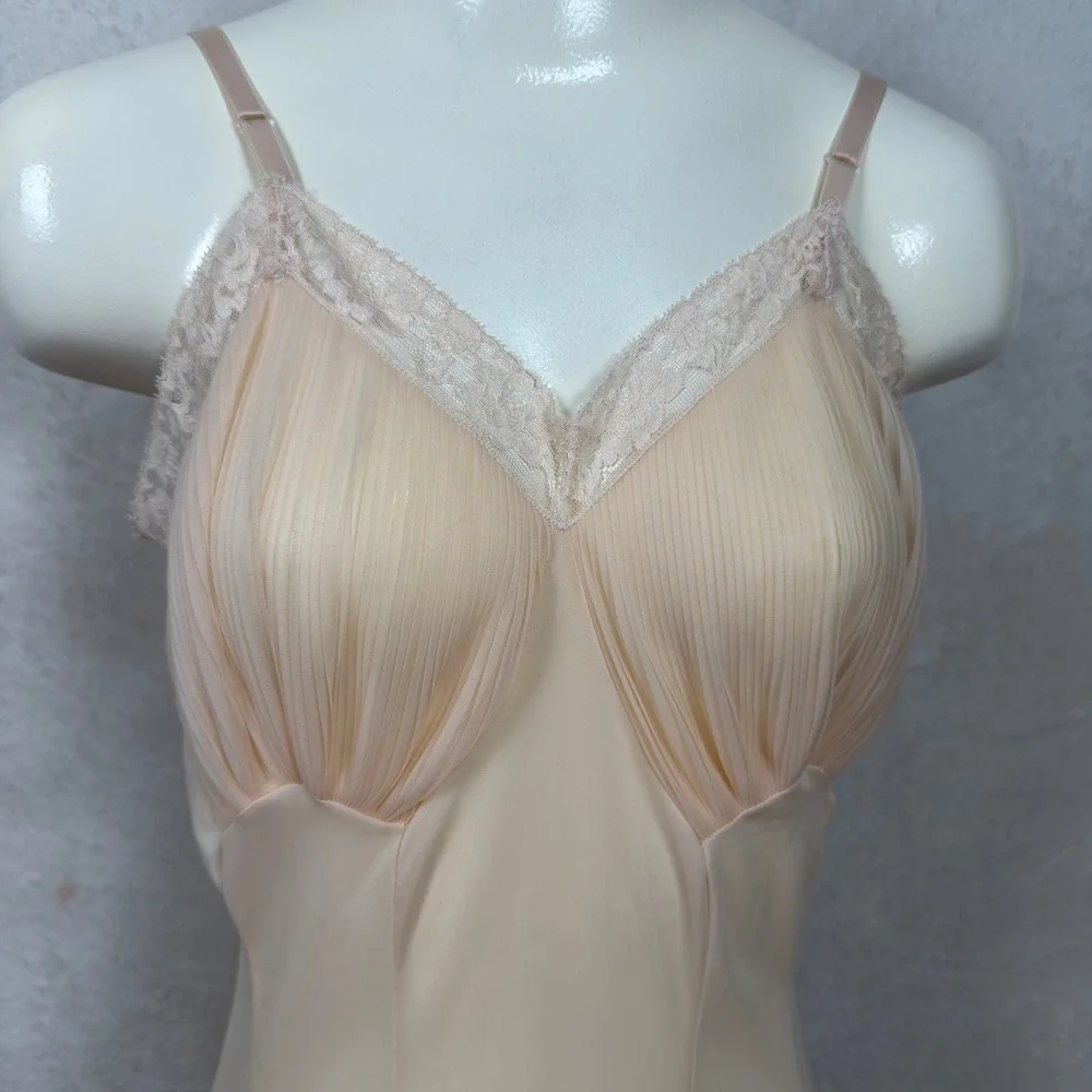 Vintage Rogers Peach Nylon Tricot Lace Pleated Full Slip Dress Size 36 Coquette
